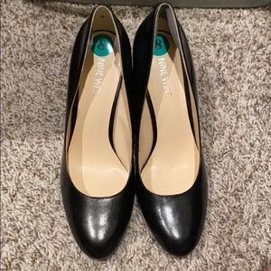 Simple black Pumps